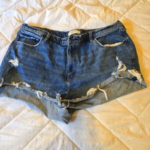 Ambercrombie Size 20 The Mom Short High Rise Distressed Denim